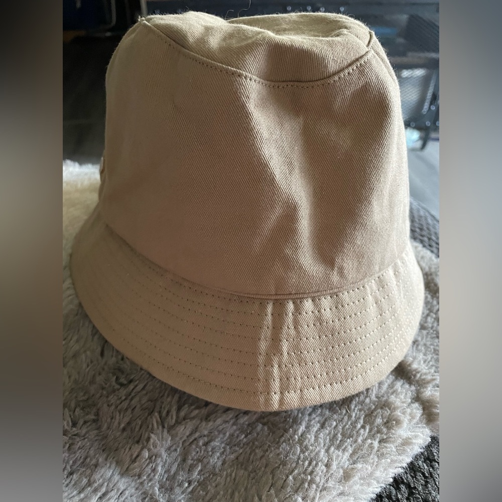 Isaac Mizrahi Bucket Hat